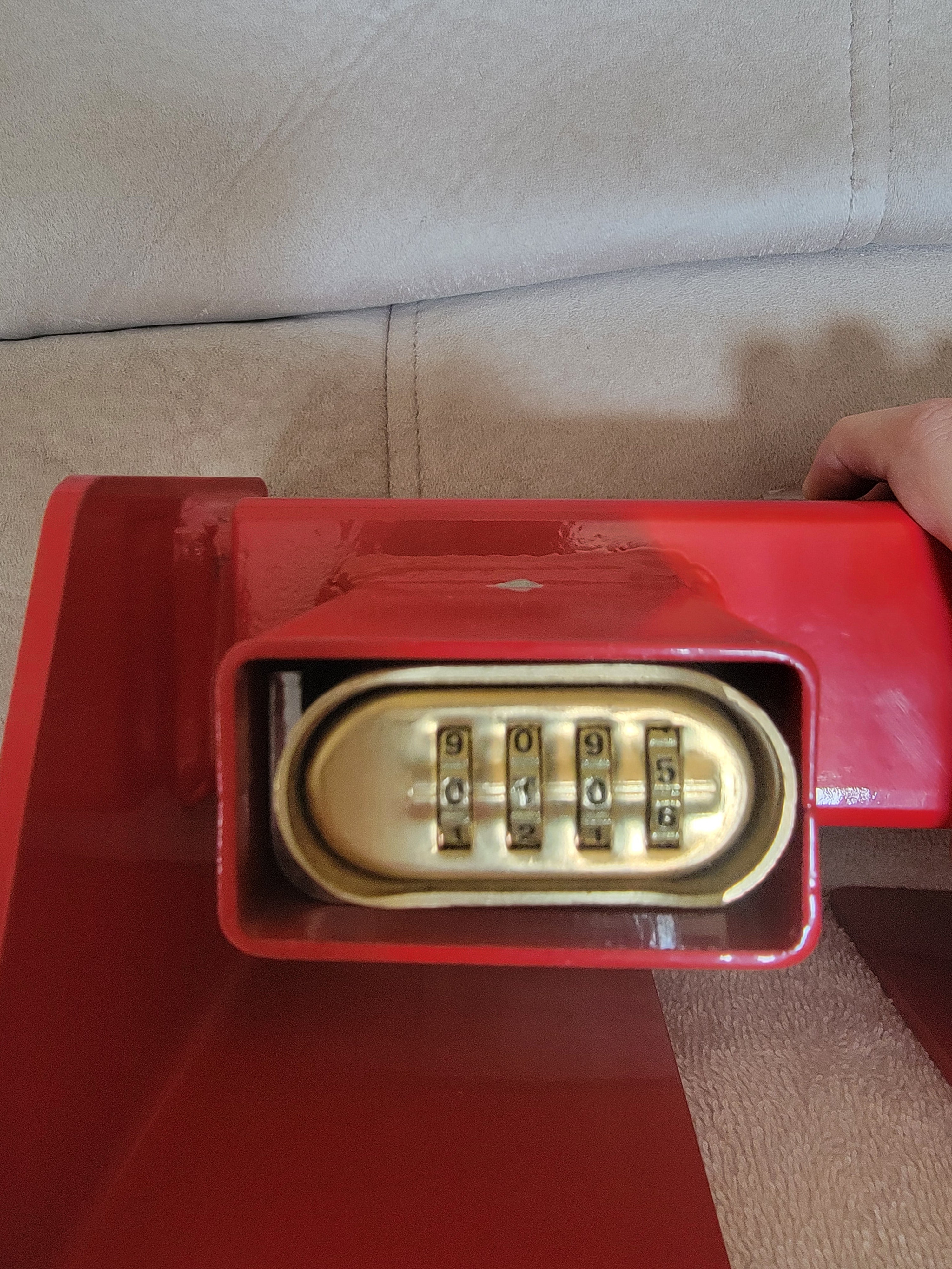 Nakaneko brand heavy duty red lock with combination for a code