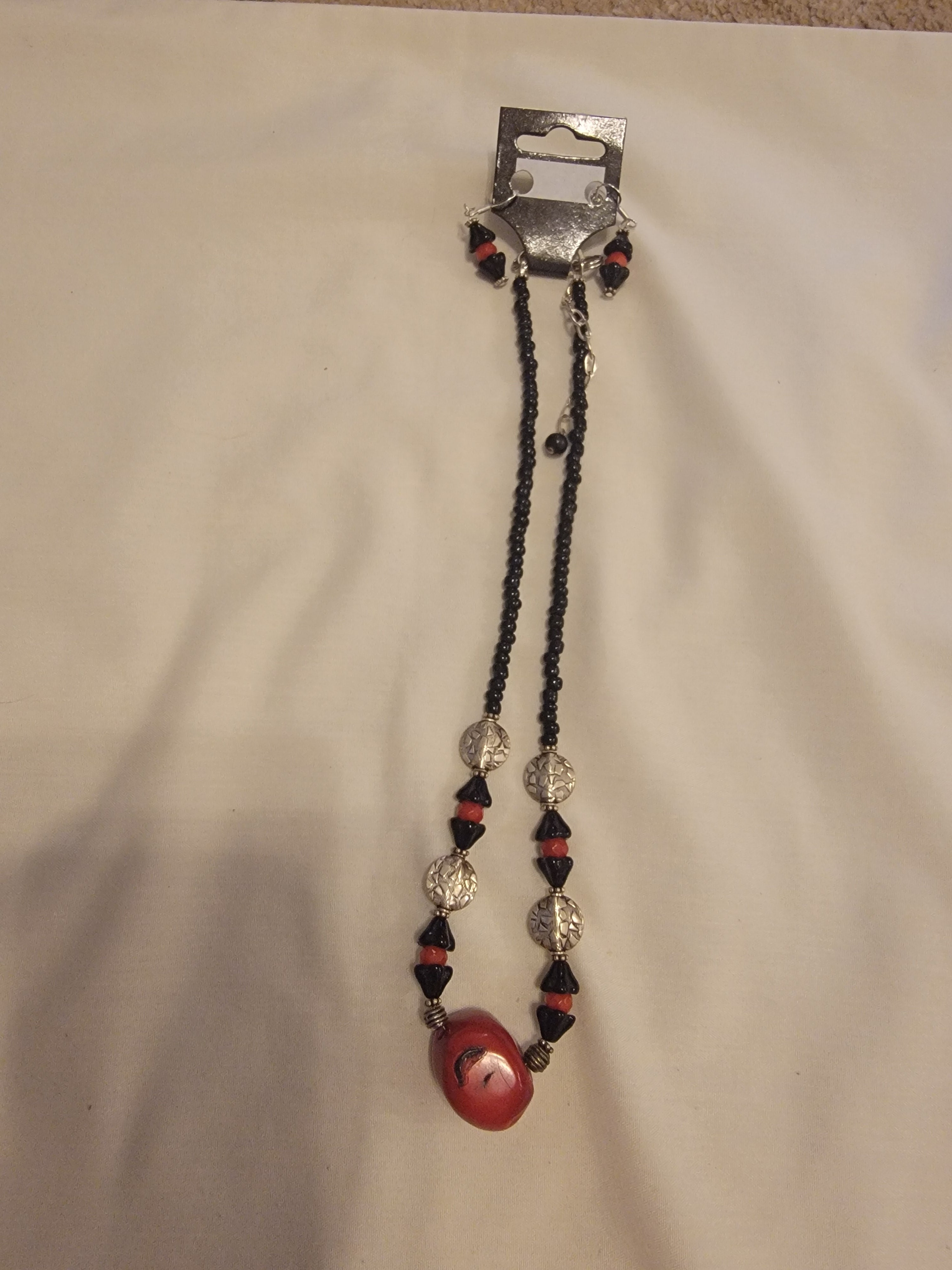 Black and red necklace set
