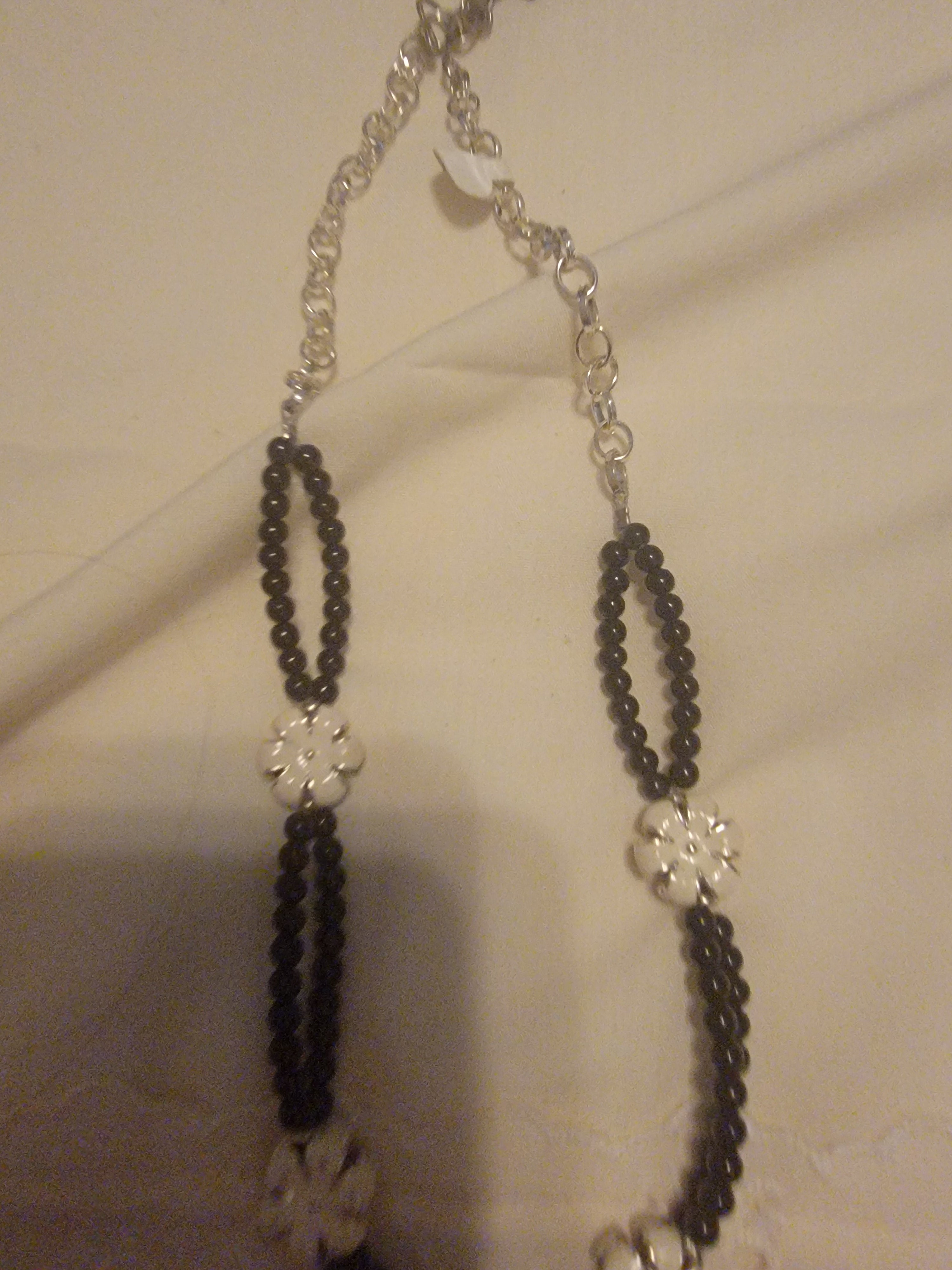 Black and pink flowers necklace