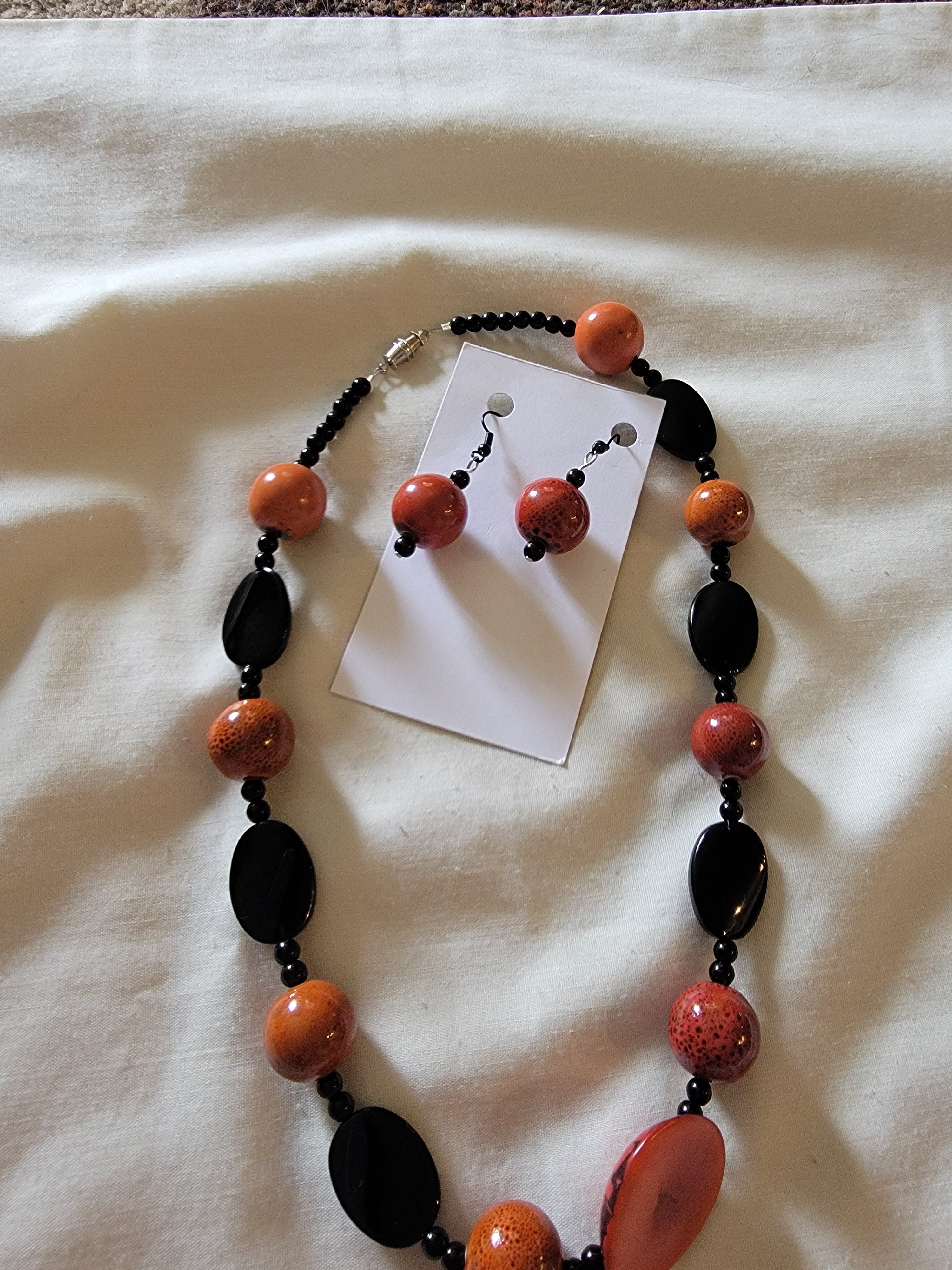 Black and red necklace set